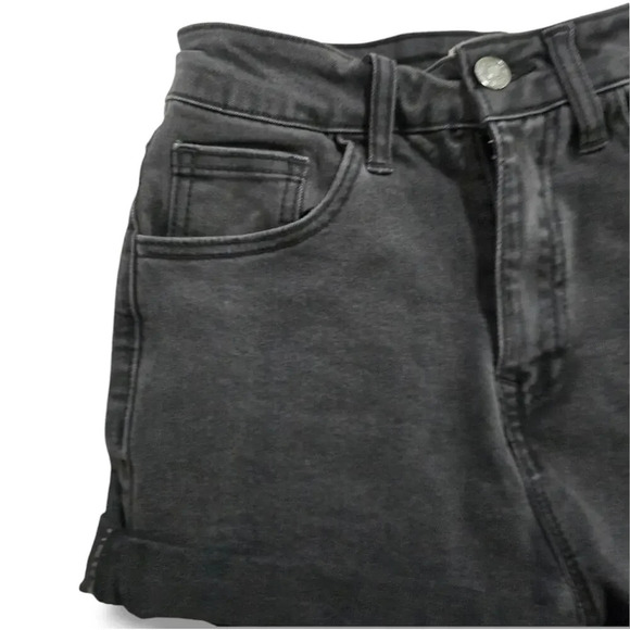 Forever 21 women's black rolled Cuffs denim shorts  - size 25 - Picture 5 of 7